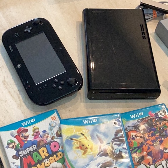 Nintendo Wii U Console & 5 Games Complete 32GB Pokemon Mario Gamepad - Picture 4 of 16